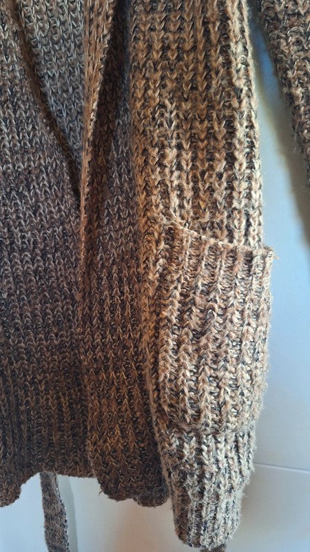 Braune Strickjacke