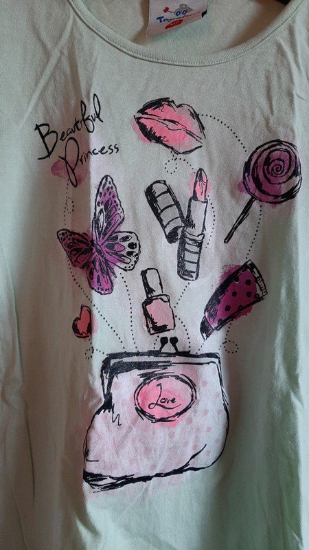 Hellgrünes Shirt mit Aufdruck