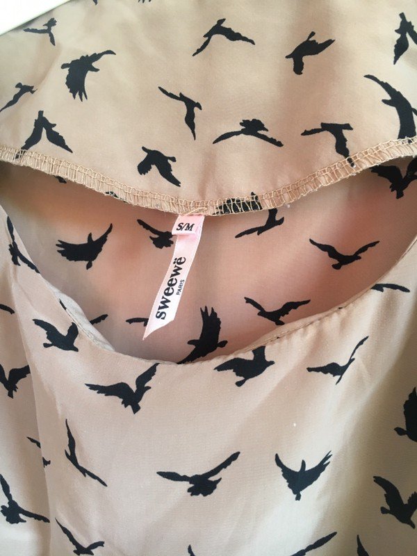 Braune Bluse mit Vogelaufdruck