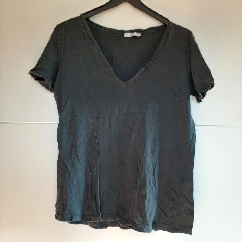 Dunkelgraues T-Shirt