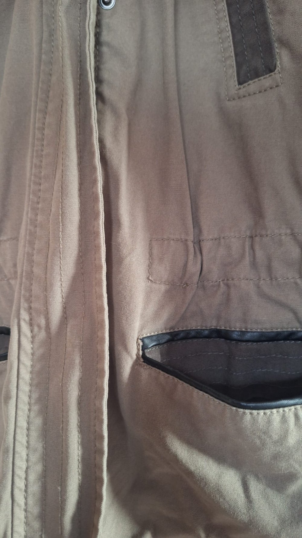 Dunkelgrüne Übergangsjacke