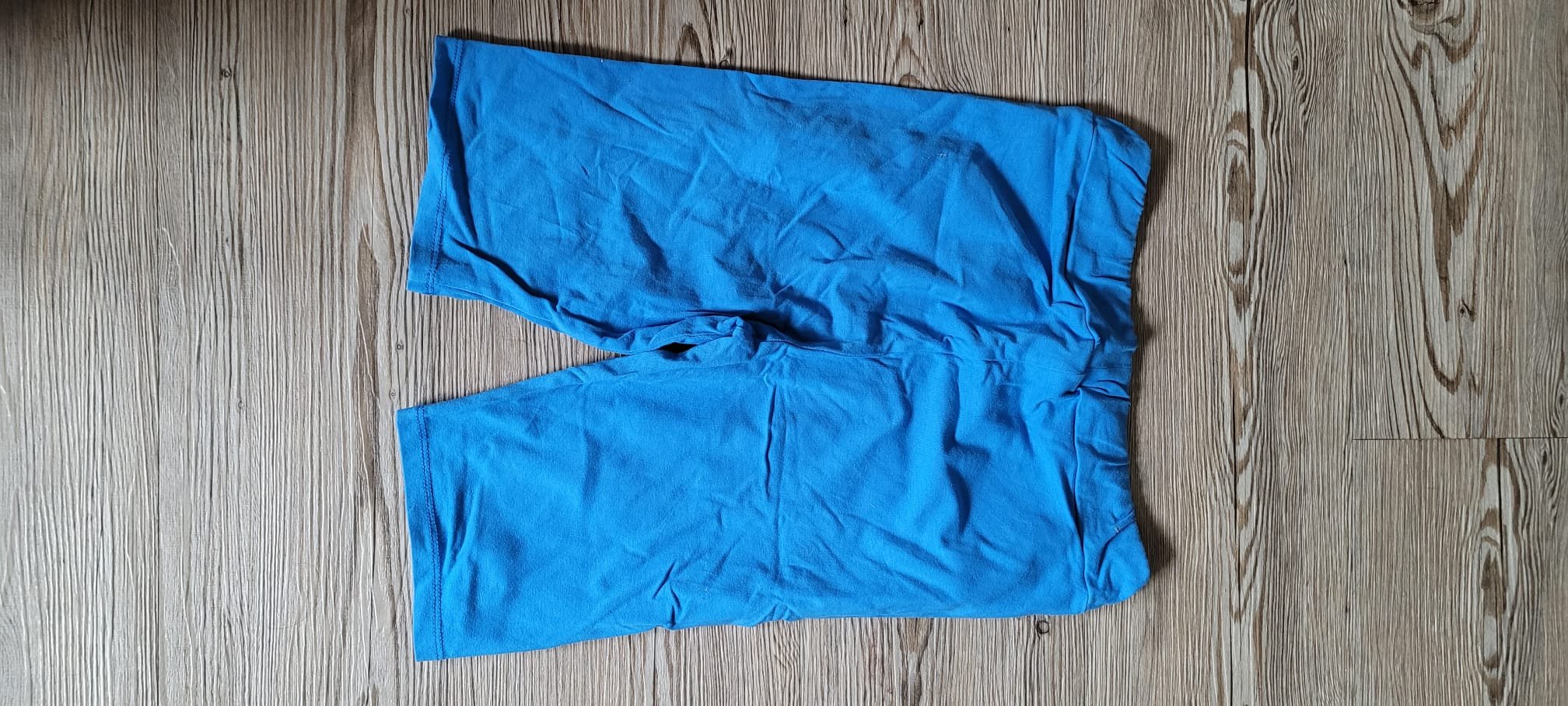 Blaue kurze Stoffhose