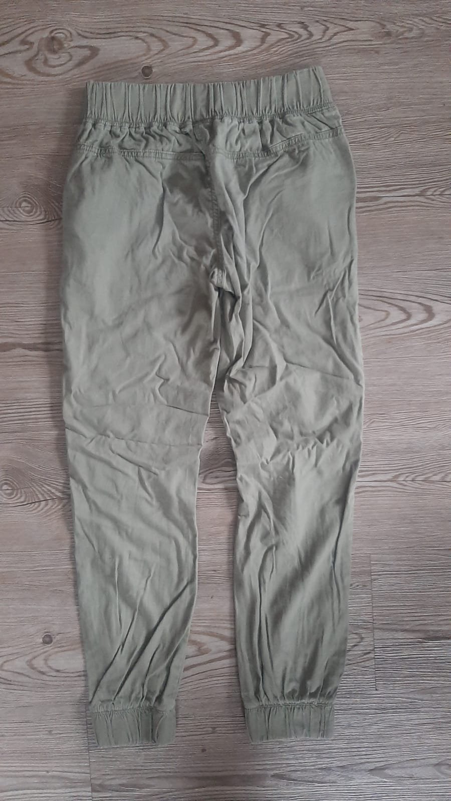 Khaki Hose (Jogger-Stil)