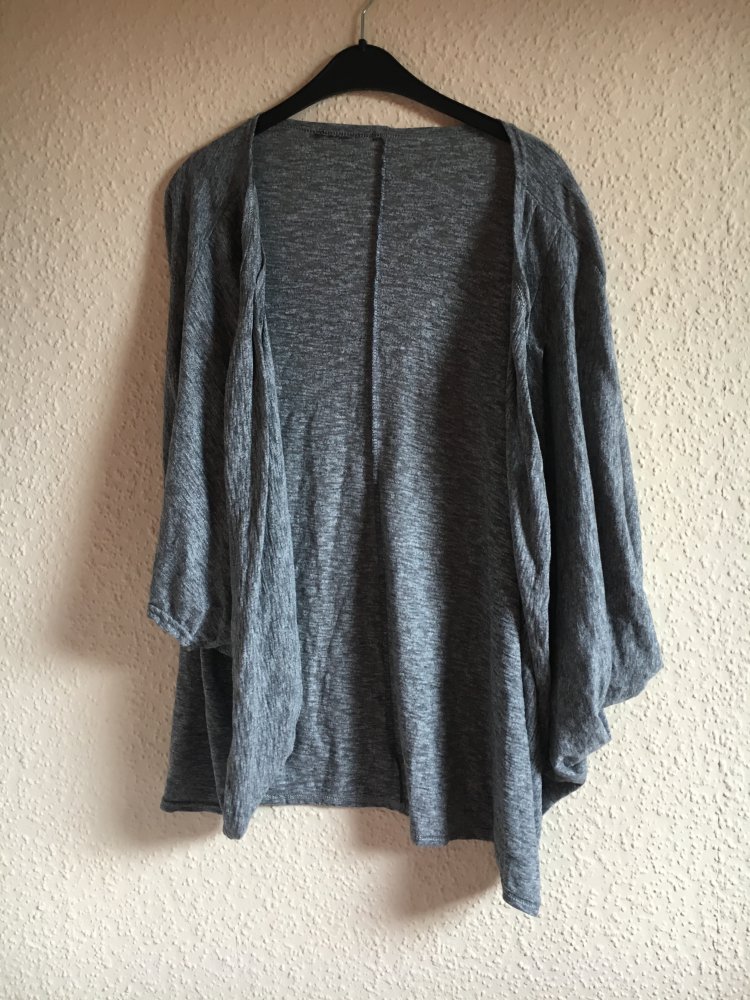 Grauer lockerer Cardigan
