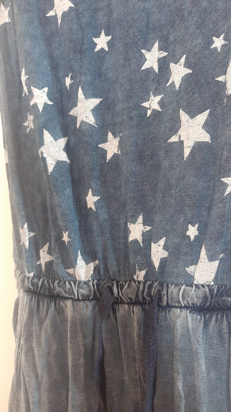Blauer Overall mit Sternenprint