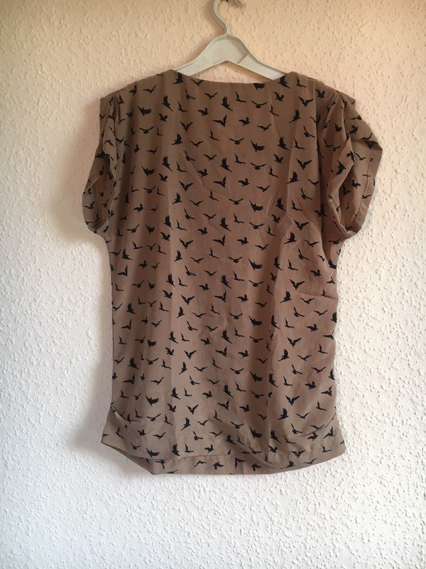 Braune Bluse mit Vogelaufdruck