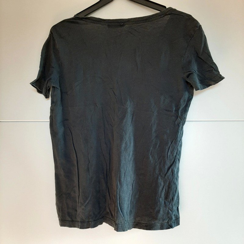 Dunkelgraues T-Shirt