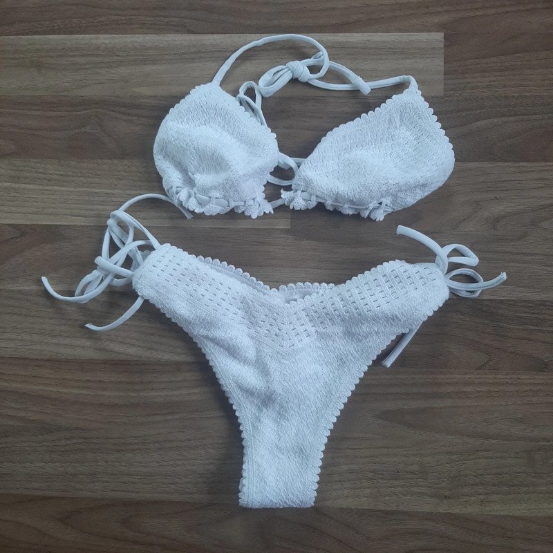 Weißer Häkelbikini