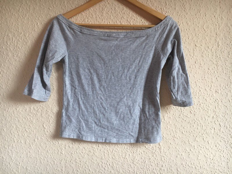 BIKBOK grauer Pulli (cropped)