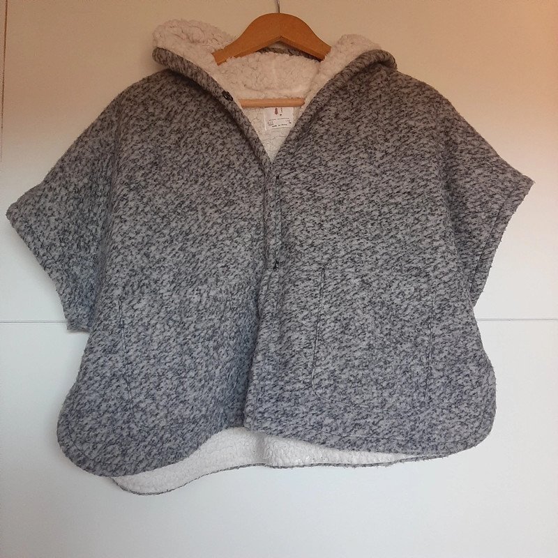 Zara Kuscheljacke mit Kapuze