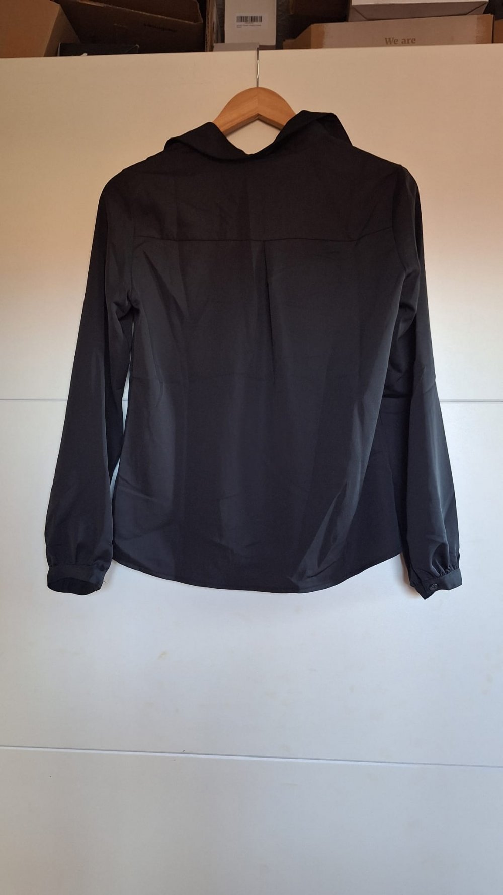 Schwarze Bluse mit Details