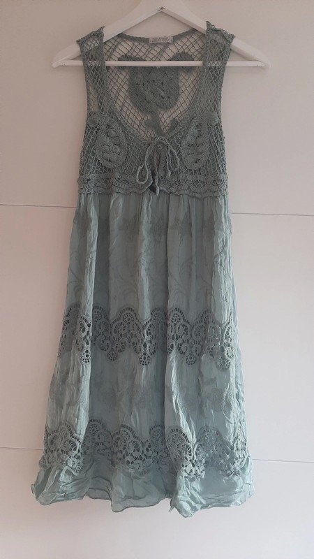 Kleid mit Häkeldetail