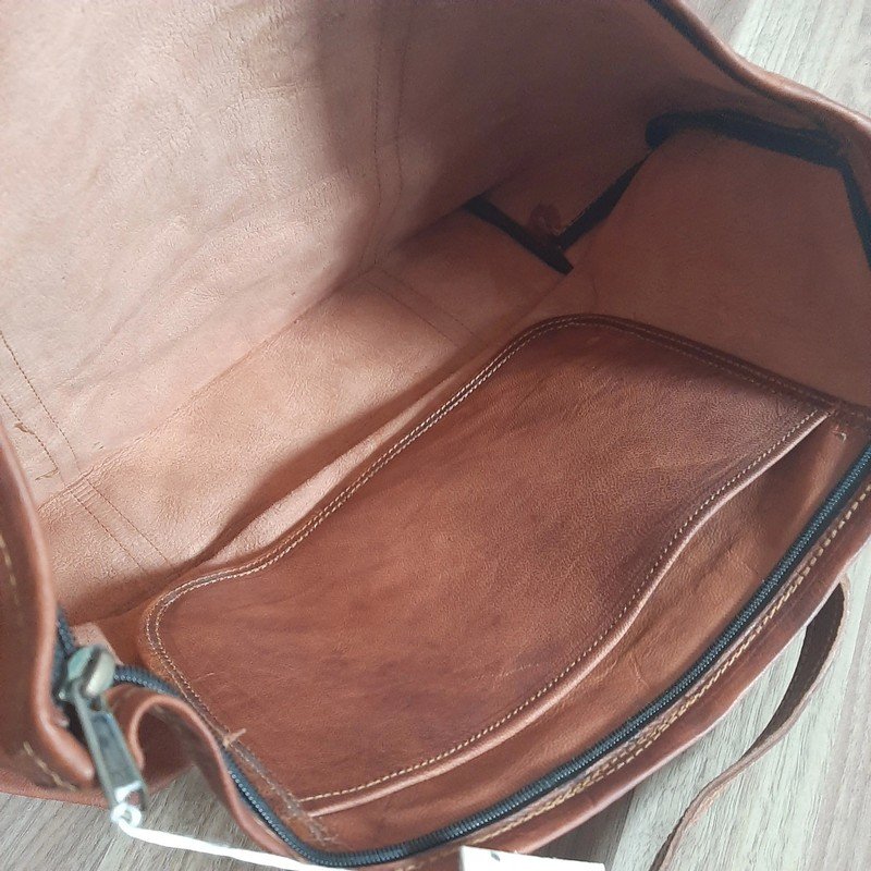 Braune Ledertasche mit Reißverschluss