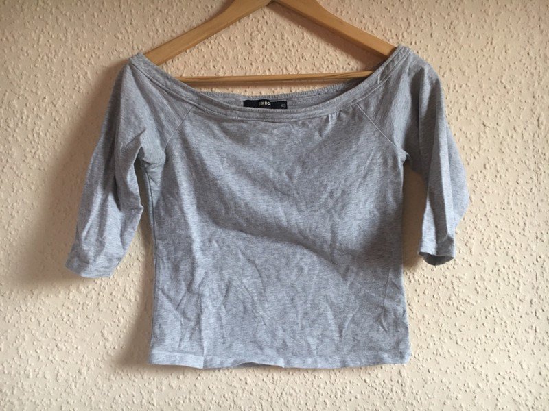 BIKBOK grauer Pulli (cropped)