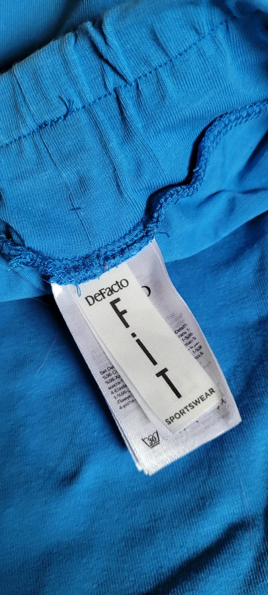 Blaue kurze Stoffhose