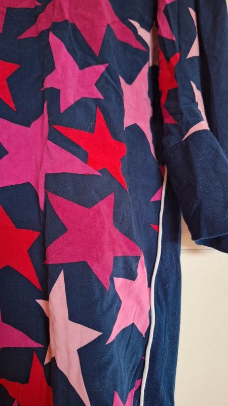 Shirt mit bunten Sternen