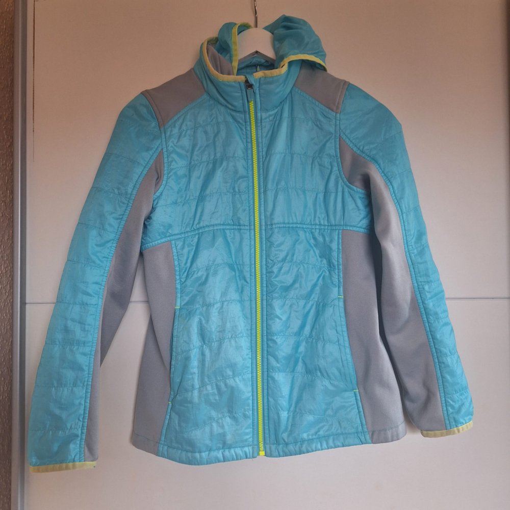 Hellblaue Übergangsjacke