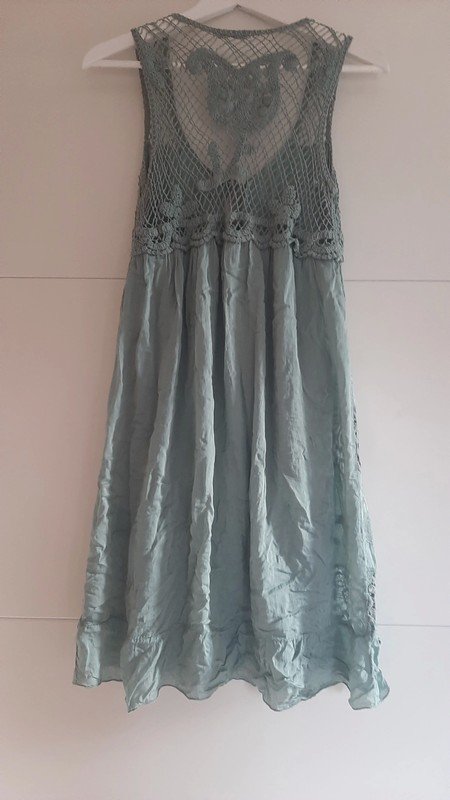 Kleid mit Häkeldetail