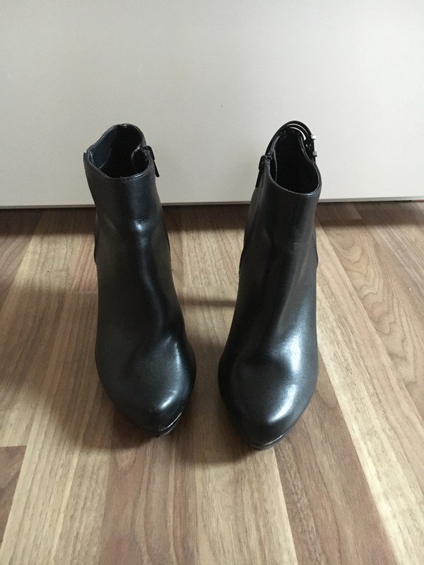 Schwarze Stiefeletten