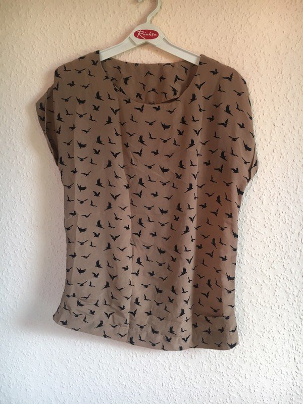 Braune Bluse mit Vogelaufdruck