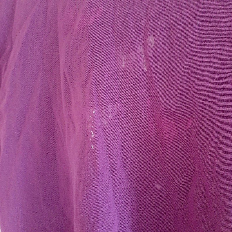 Lila Oberteil mit Schmetterlingsdetail