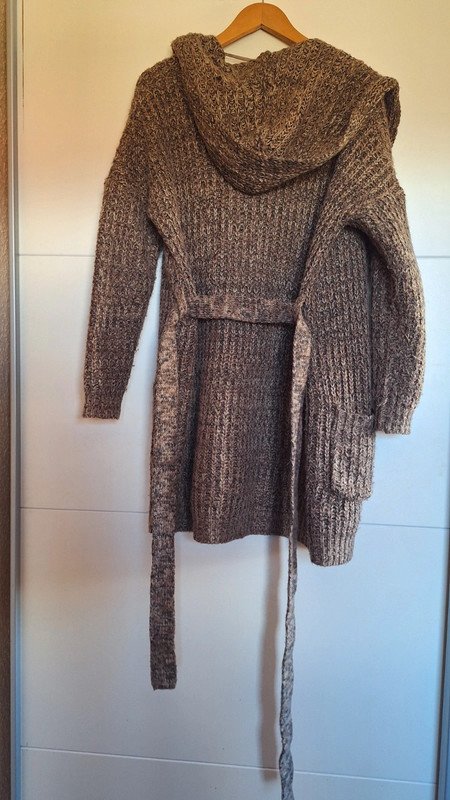 Braune Strickjacke