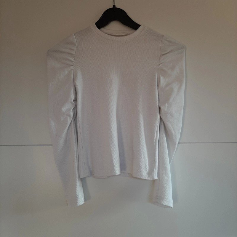 Weißer Pulli