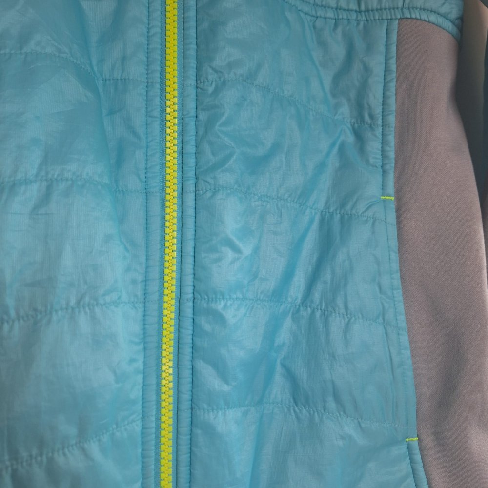 Hellblaue Übergangsjacke