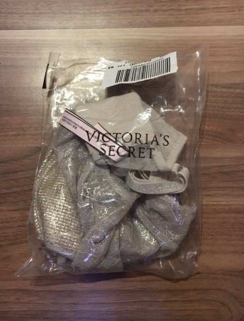 Victoria’s Secret Chantilly Lace High Neck Bra (32 C) NEU