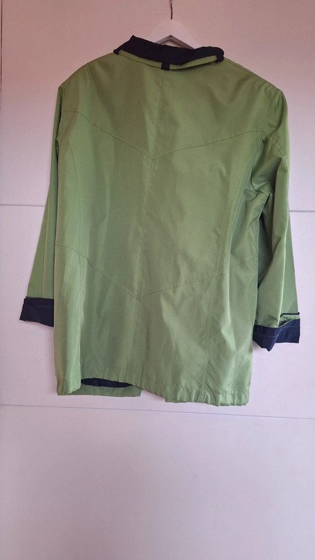 Grüne Übergangsjacke