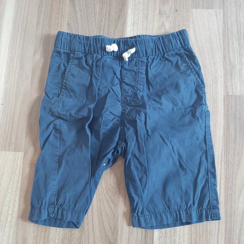 Blaue Shorts