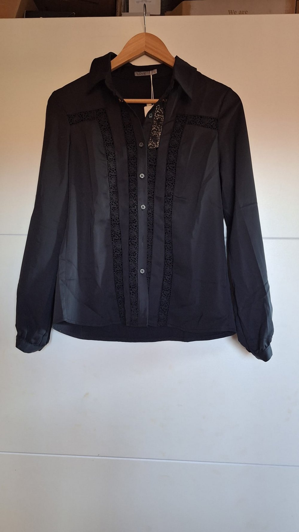 Schwarze Bluse mit Details