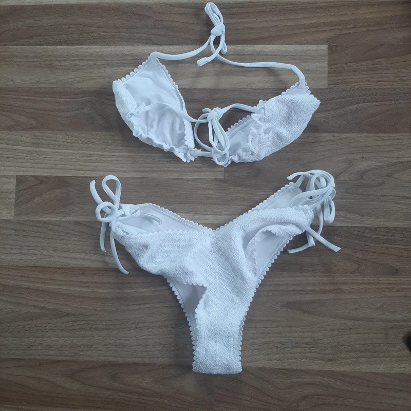 Weißer Häkelbikini