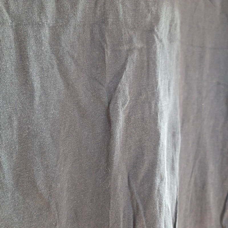 Dunkelgraues T-Shirt