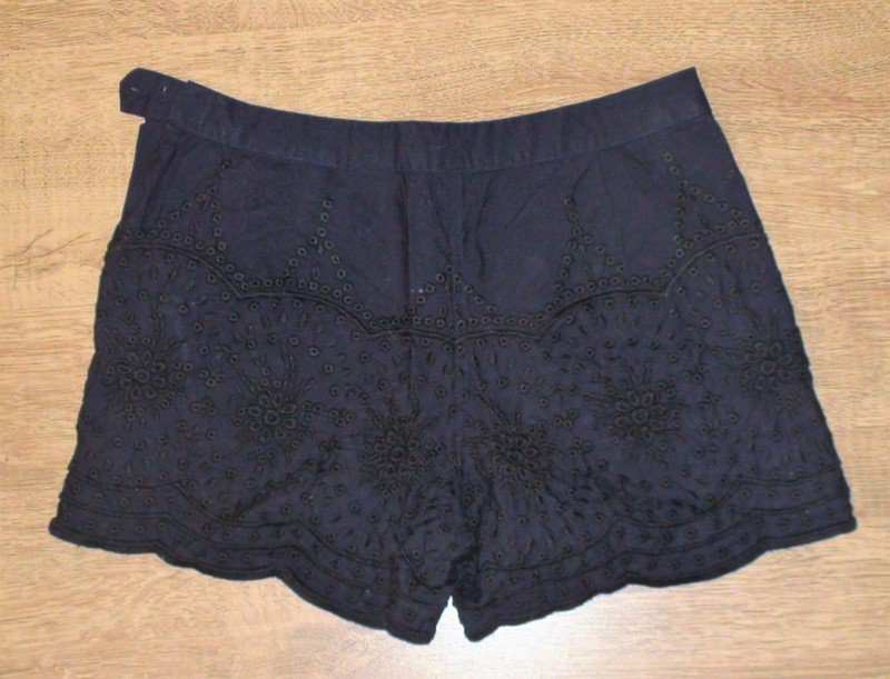 H&M  Stickerei Hotpants Gr.38