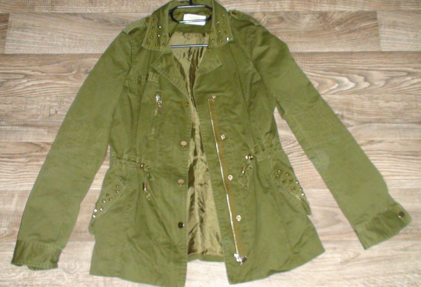 Leichte neuwertige Jack mit Nieten Gr.38