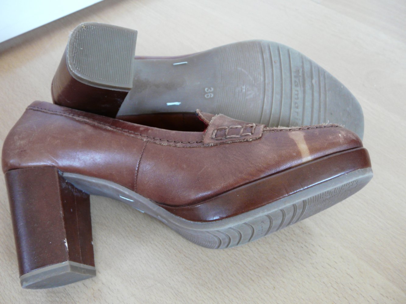 Braune Lederschuhe mit Absatz, Retro-Look