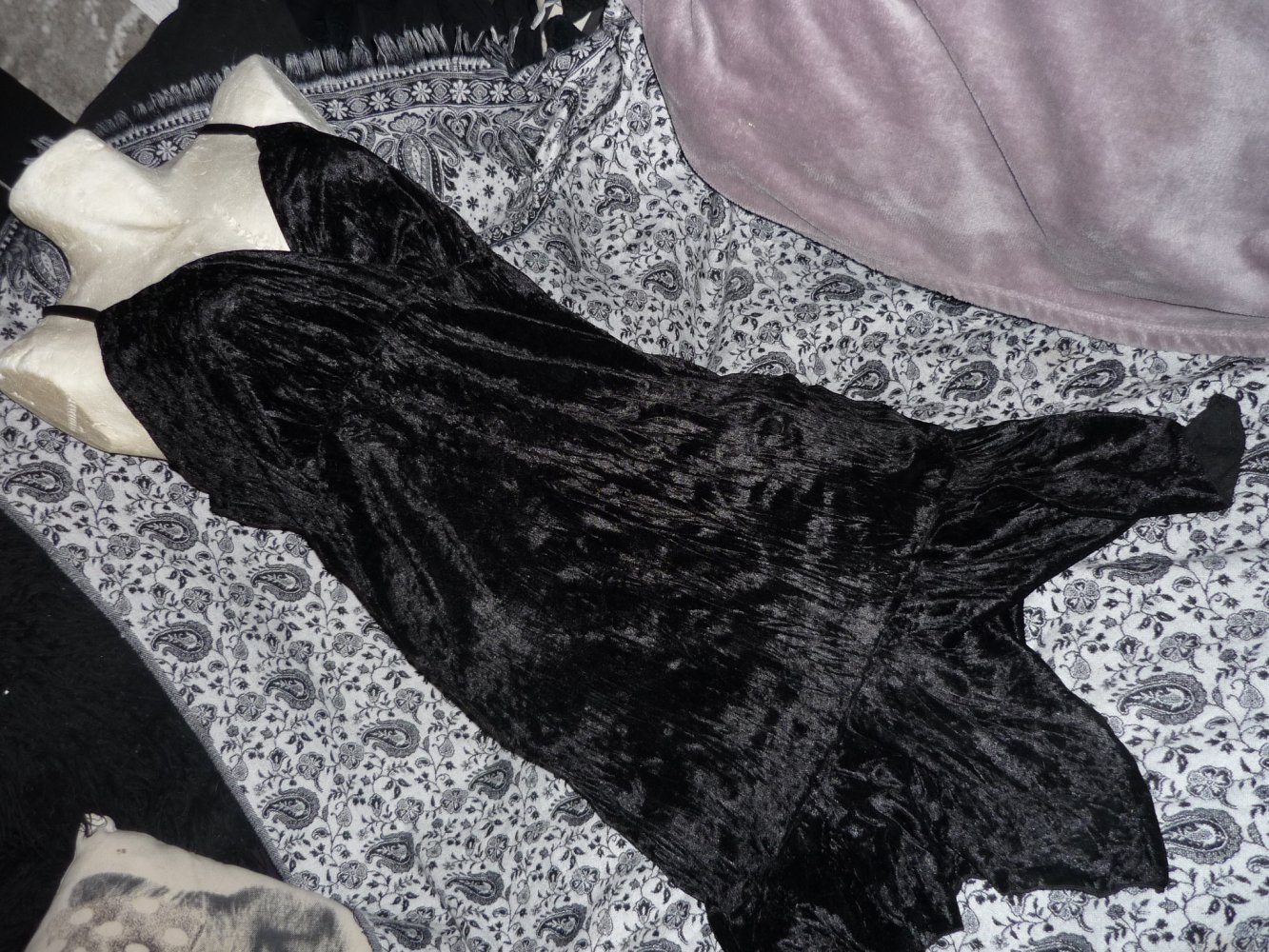 Zipfelliges Mittellanges Samtkleid Gothic WGT Gr. XL ca. 42-44