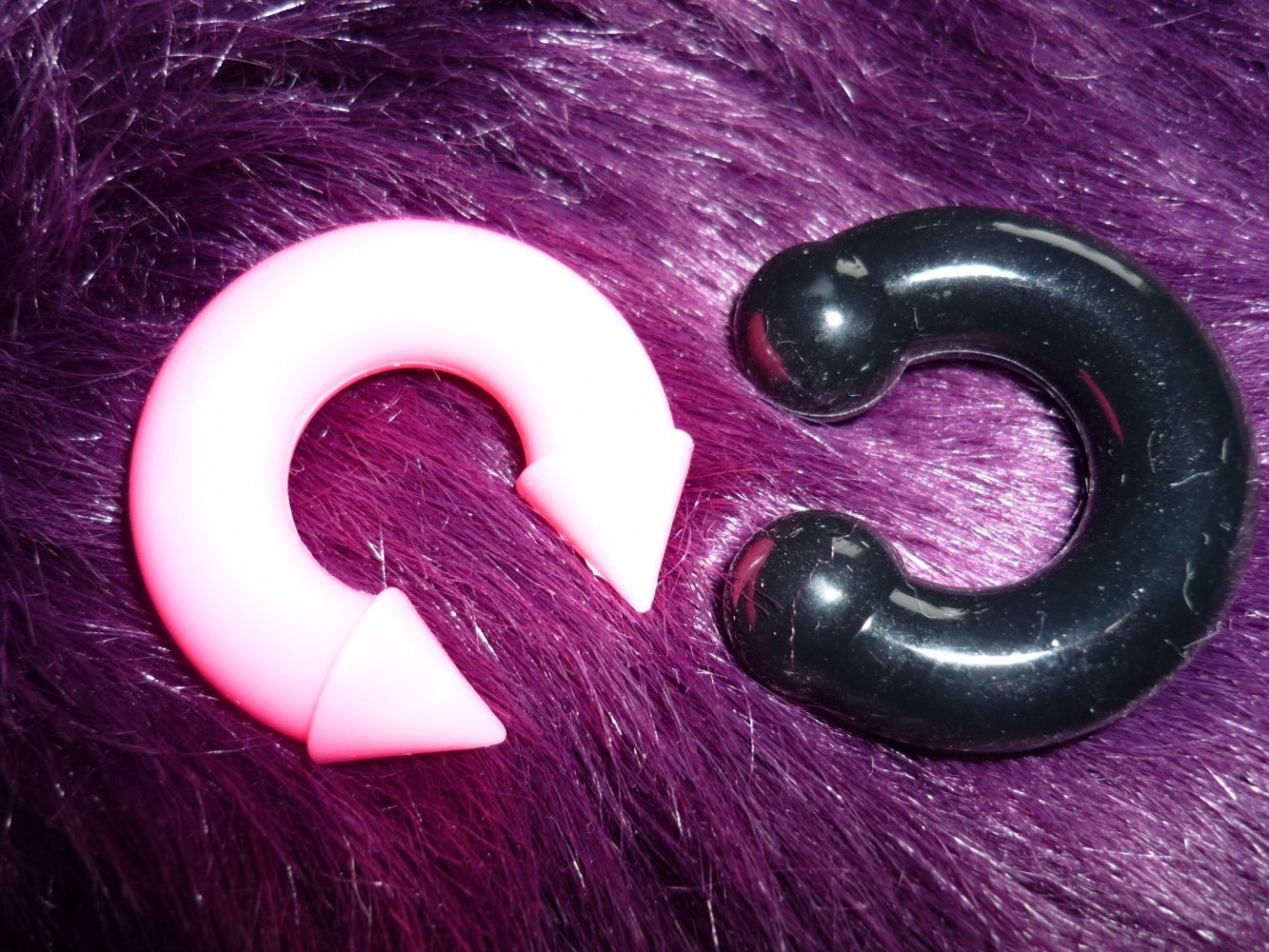 2 Silikon 10mm Horseshoe Ringe Plug Tunnel Earplugs 