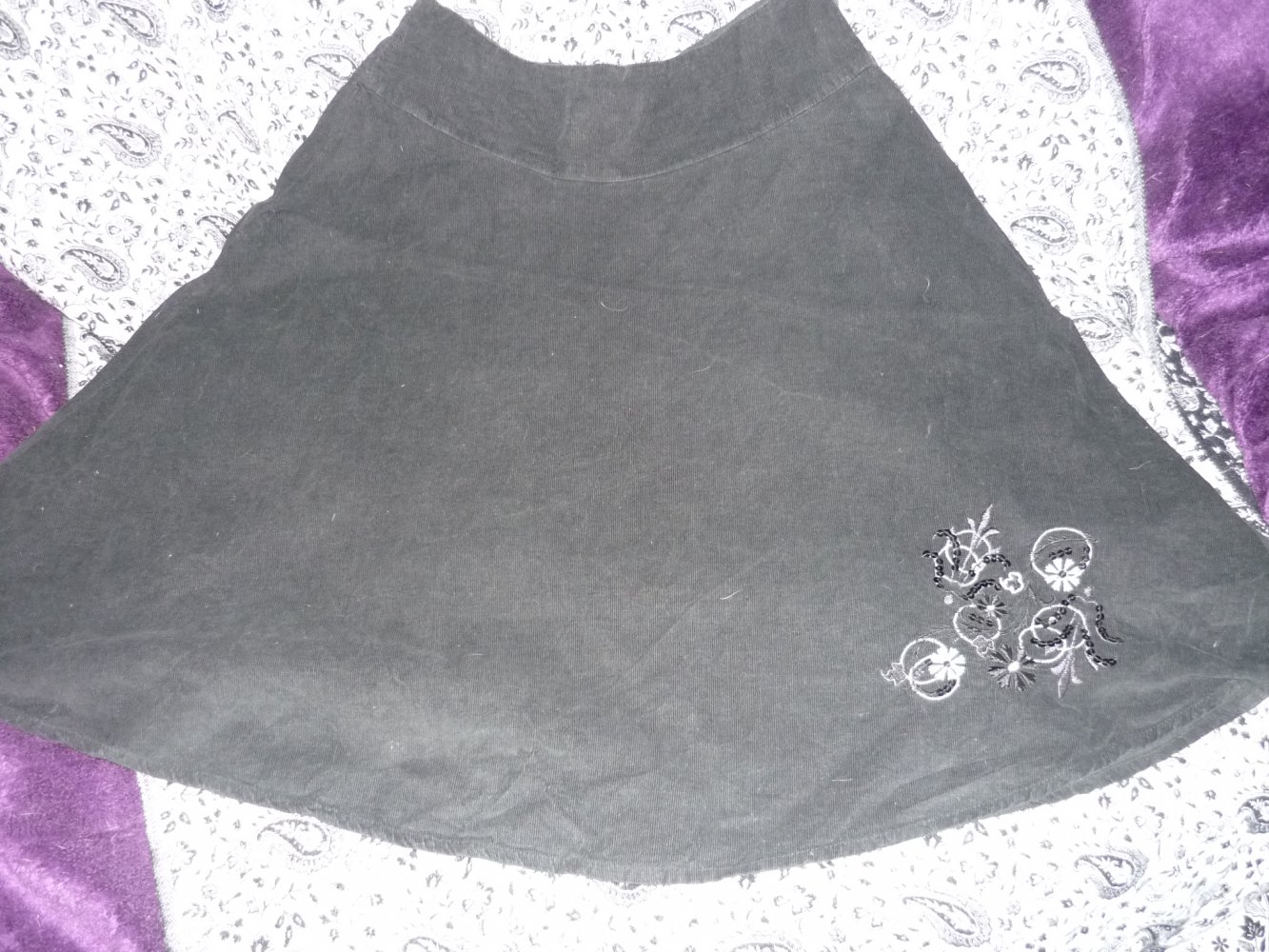 schwarzer Cord Rock mit Stickerei Gothic Hippie Psy Gr. 40