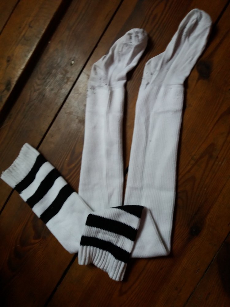 Kniestrümpfe overknees strümpfe schwarz weiß gestreift streifen hardcore punk tennissocken stayups