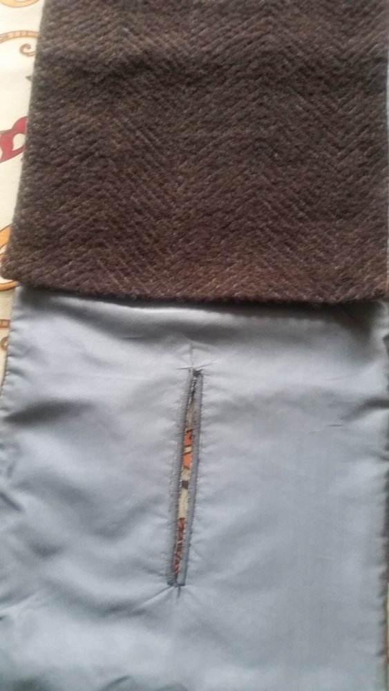 Bogner Herrenschal 100% Wolle, 100% Seide, dunkelbraun,grau