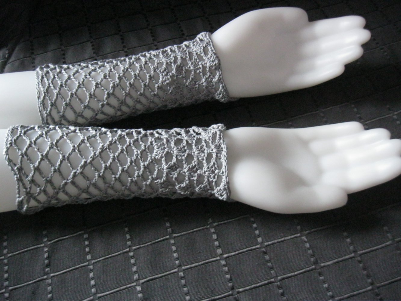 NEU Stulpen Handschuhe Mittelfinger-Schlaufe Handmade 100% Baumwolle Hellgrau