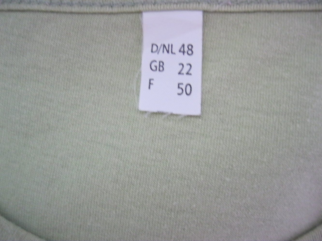 T-Shirt # Lindgrün # 100% Baumwolle # Stickerei # 48