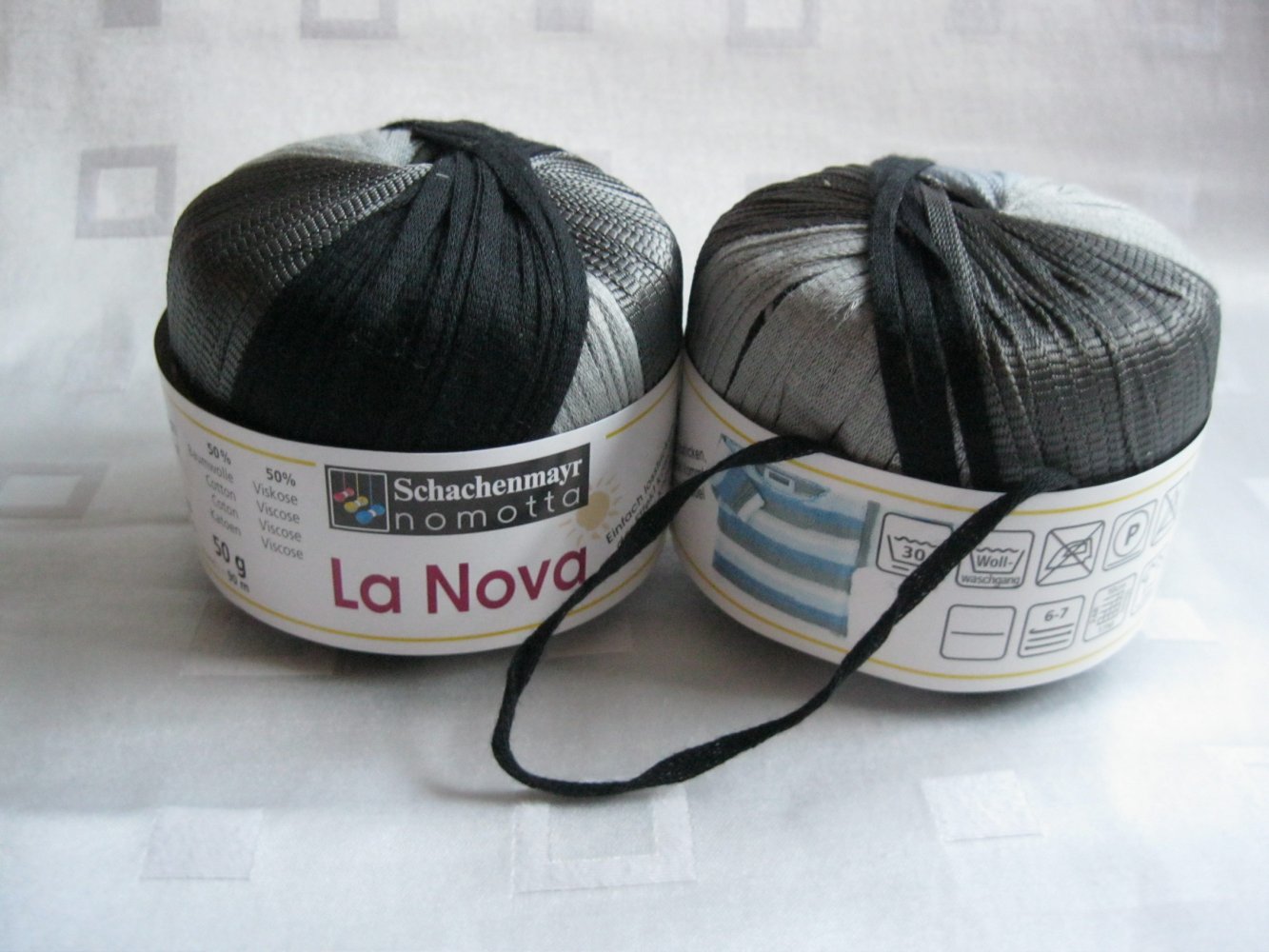 NEU Strickkleid Minikleid Handmade gestreift Grau / Schwarz S-M