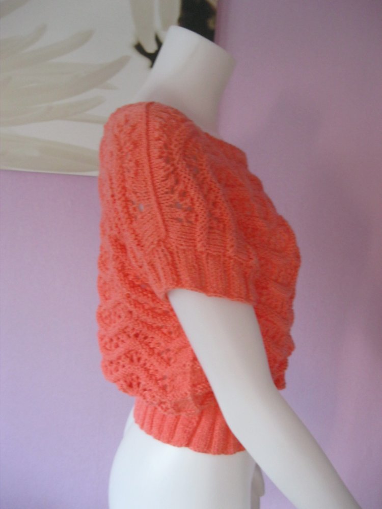 NEU Strickpullover Crop-Pulli Handmade Wellenmuster Lachsfarben Kurzärmlig S/M