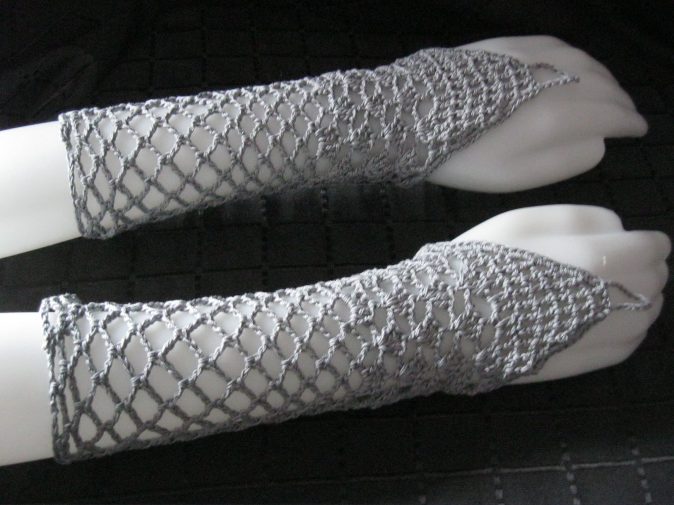 NEU Stulpen Handschuhe Mittelfinger-Schlaufe Handmade 100% Baumwolle Hellgrau