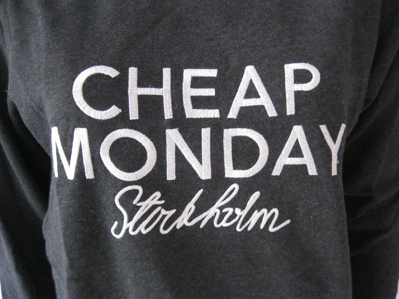 Cheap Monday Sweatshirt Anthrazit/Schwarz Stickerei Baumwolle S