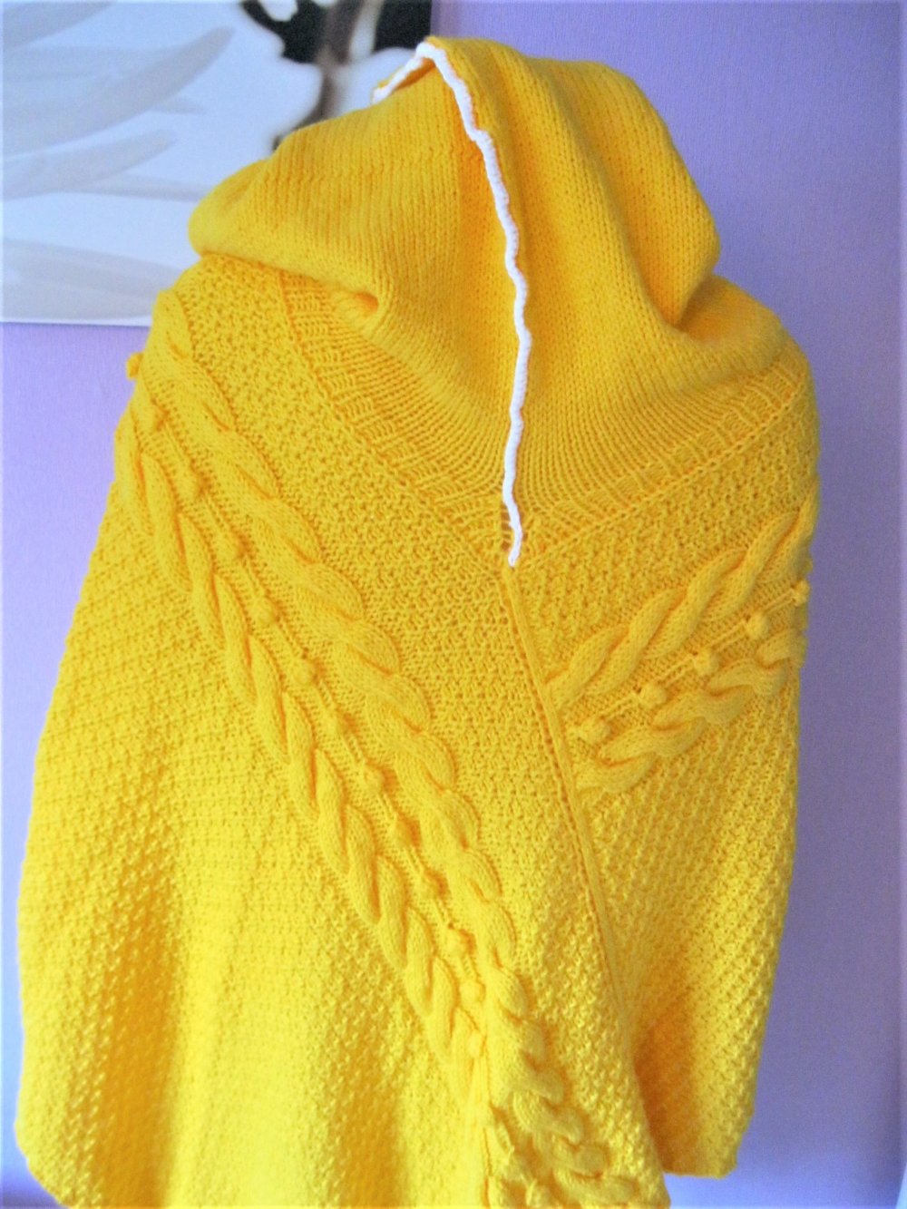 NEU Poncho Kapuze Handmade gestrickt Gelb Einheitsgröße