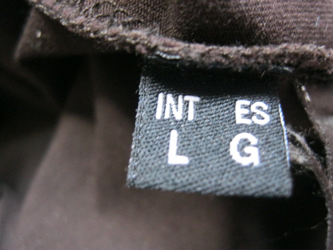 T-Shirt # Hugo Boss # V-Ausschnitt # Dunkelbraun # L